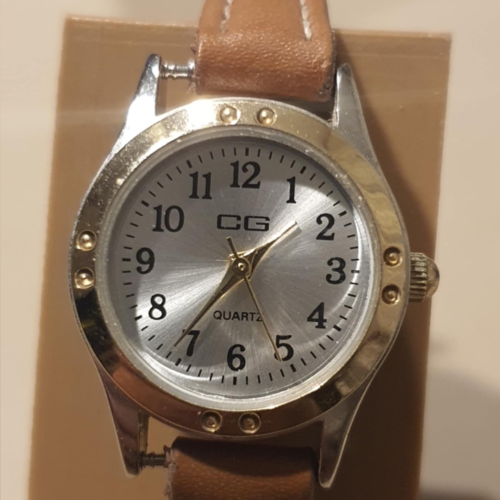 🦋10/$20🦋 CG Silver/Goldtone Leather Women's Watch